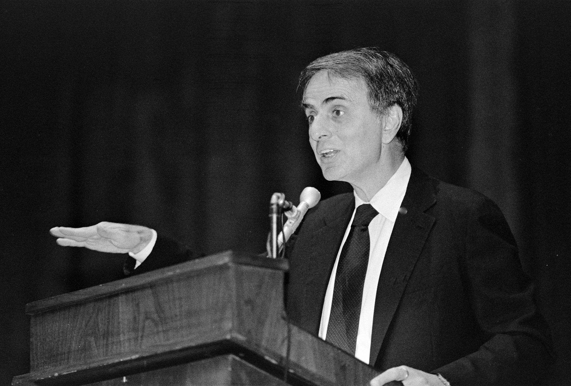 Carl Sagan in 1987